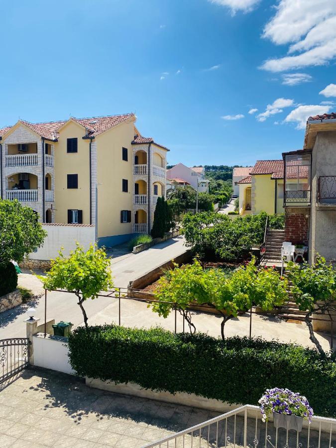 Karina Apartments Supetar Kültér fotó